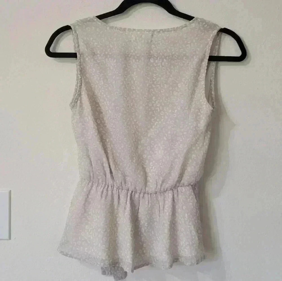 TJMAXX size xs vneck cream blouse - Picture 4 of 5